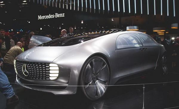 Mercedes-Benz F 015 Luxury in Motion Concept Debuts (фото + видео)