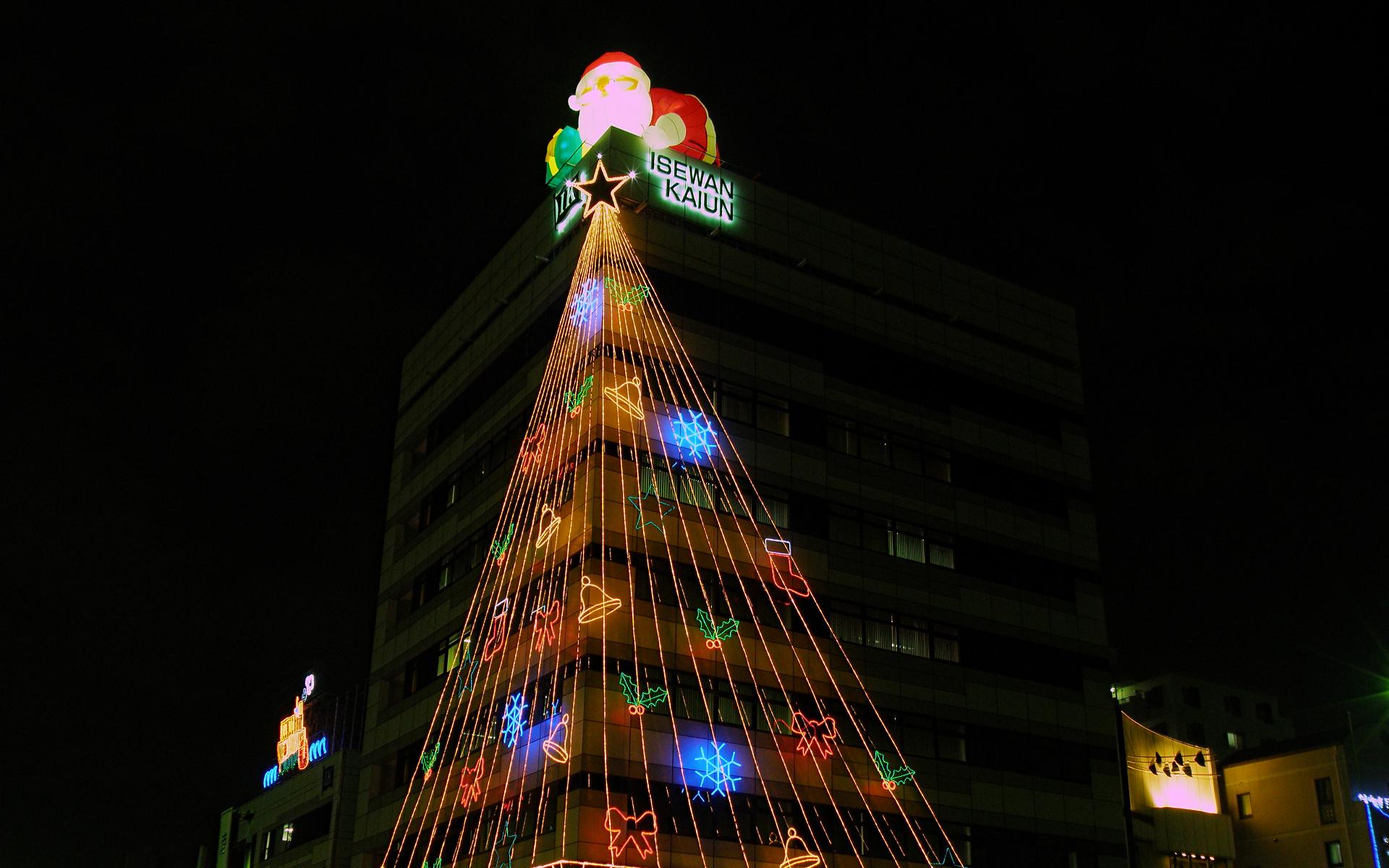 Рождество на улицах японских городов