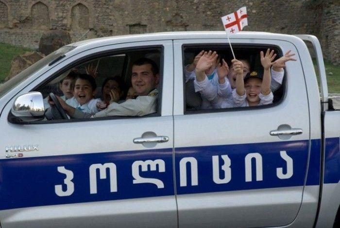 Гордость грузинских полицейских (22 фото)